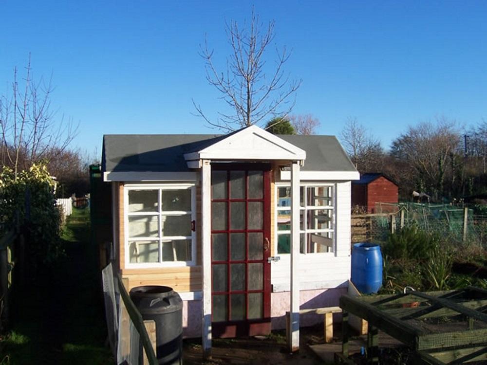 A timber plot shed on the West Side of the allotment